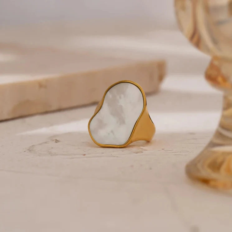 Margo Vintage Shell Ring