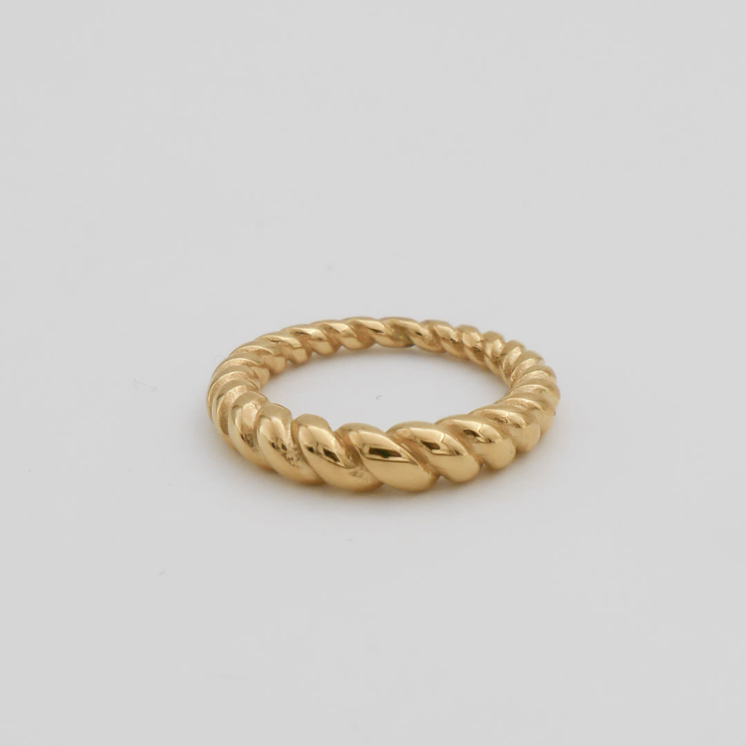 Lia Twisted Ring