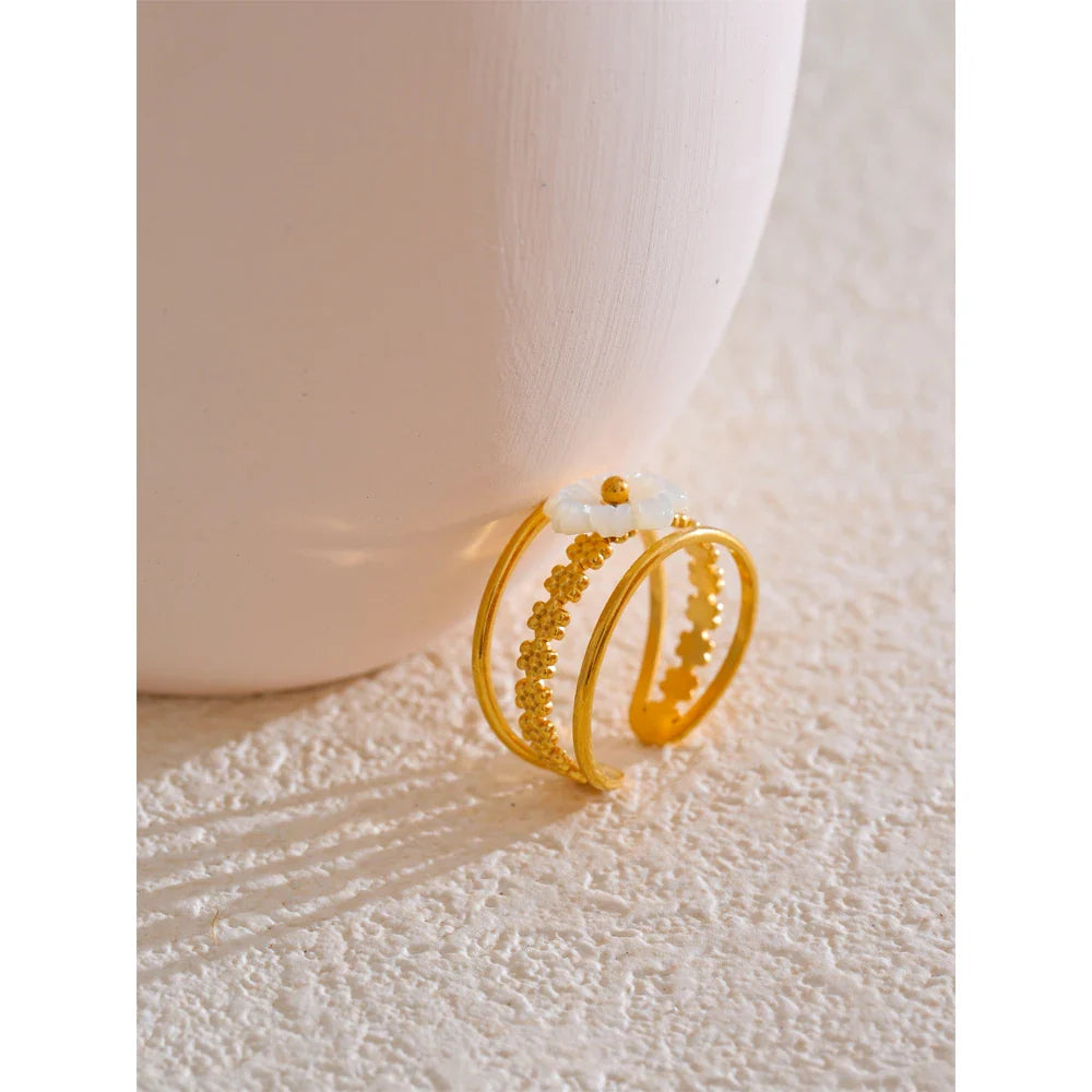 Caoimhe Flower Ring