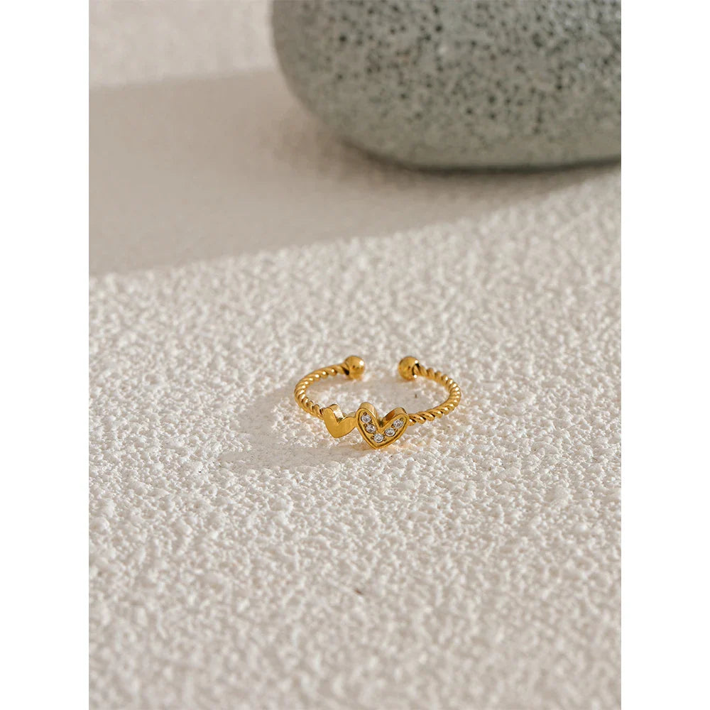Adjustable Gold Ring with Stones – Versatile Elegance