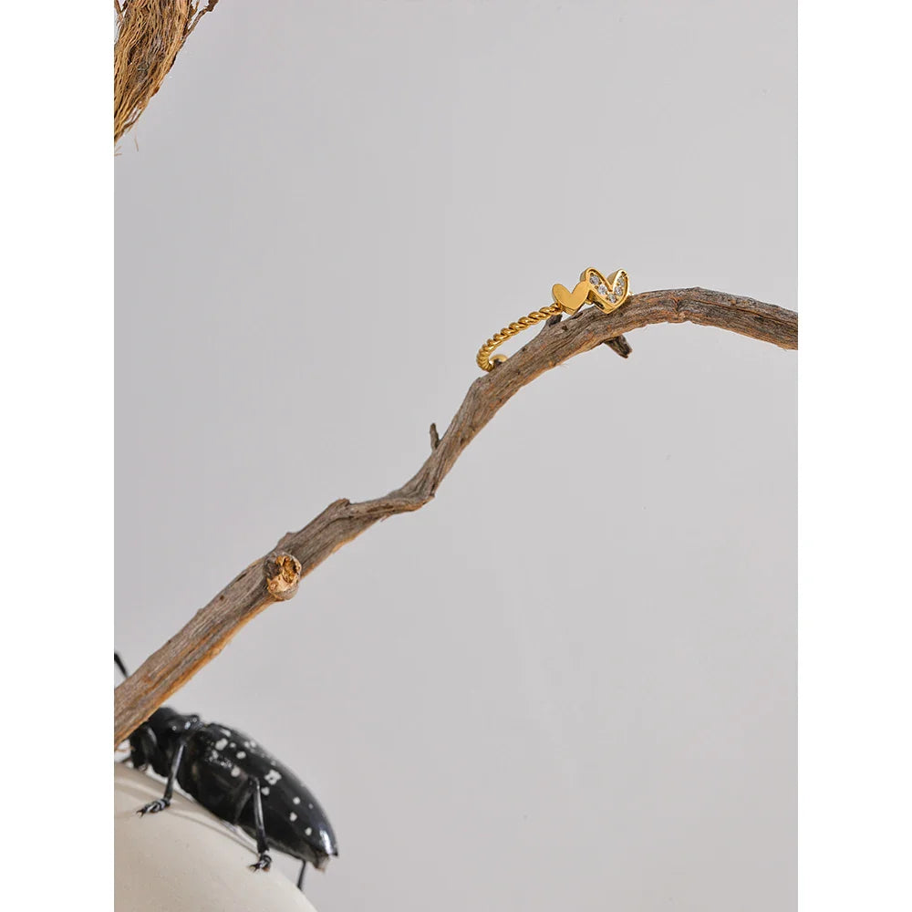 Adjustable Gold Ring with Stones – Versatile Elegance