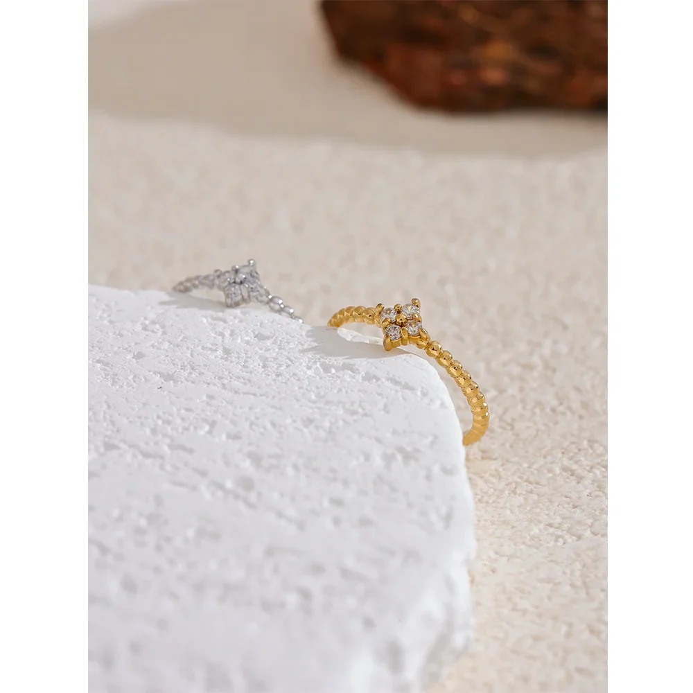 Zircon Grace Ring – Elegant Sparkle