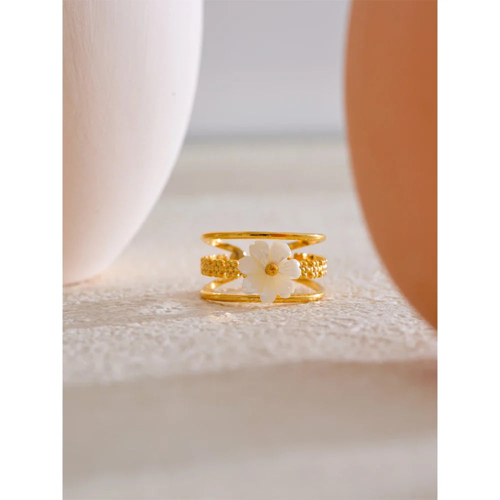 Caoimhe Flower Ring