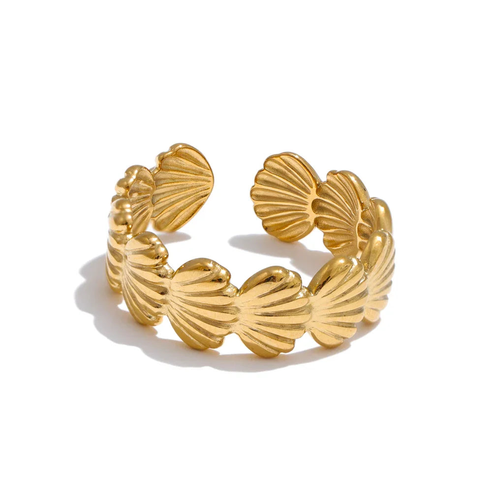 Shell Gold Ring – Ocean-Inspired Elegance