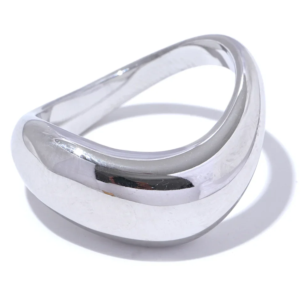 Lucille Smooth Minimalist Ring