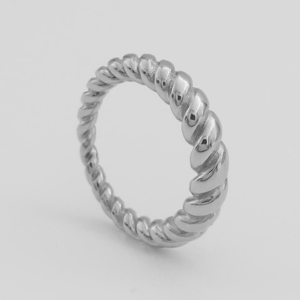 Lia Twisted Ring
